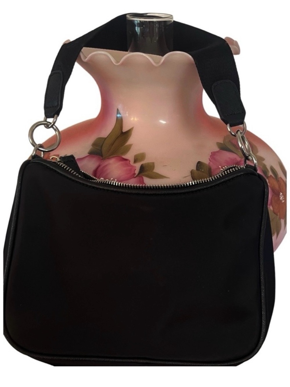 Iconic vintage early-2000s GUESS nylon shoulder bag! - Picture 2 of 4